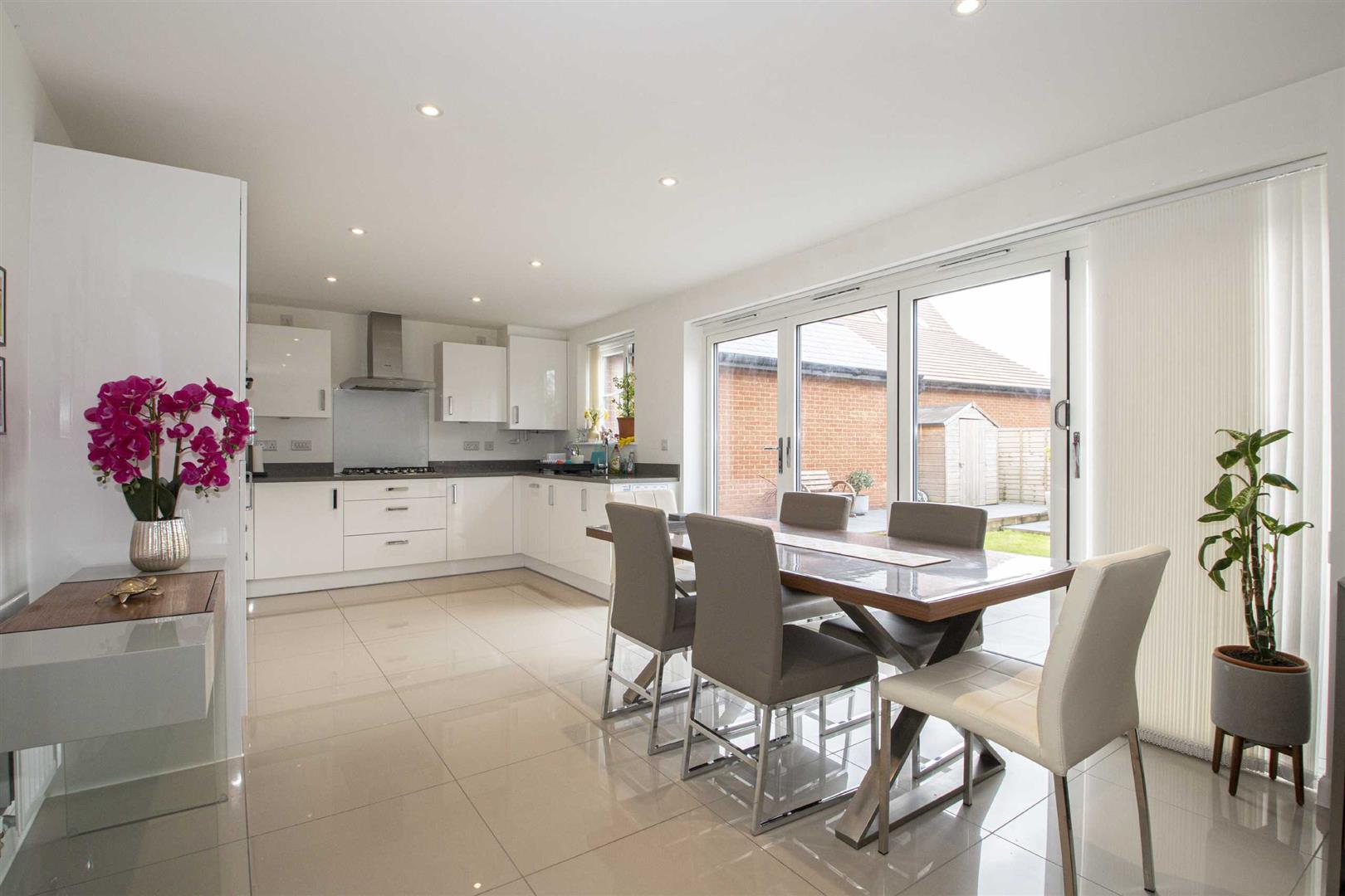 4 bed property in Friesland Avenue, Milton Keynes
